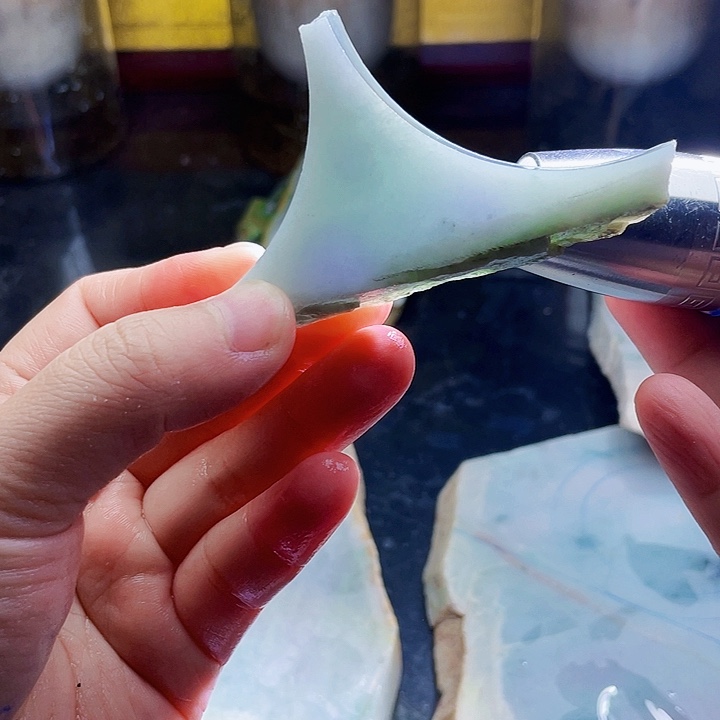 翡翠未镶嵌颈饰毛料13