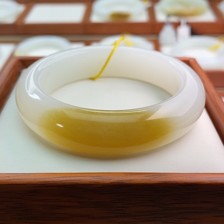 和田玉（糖玉）手镯未镶嵌