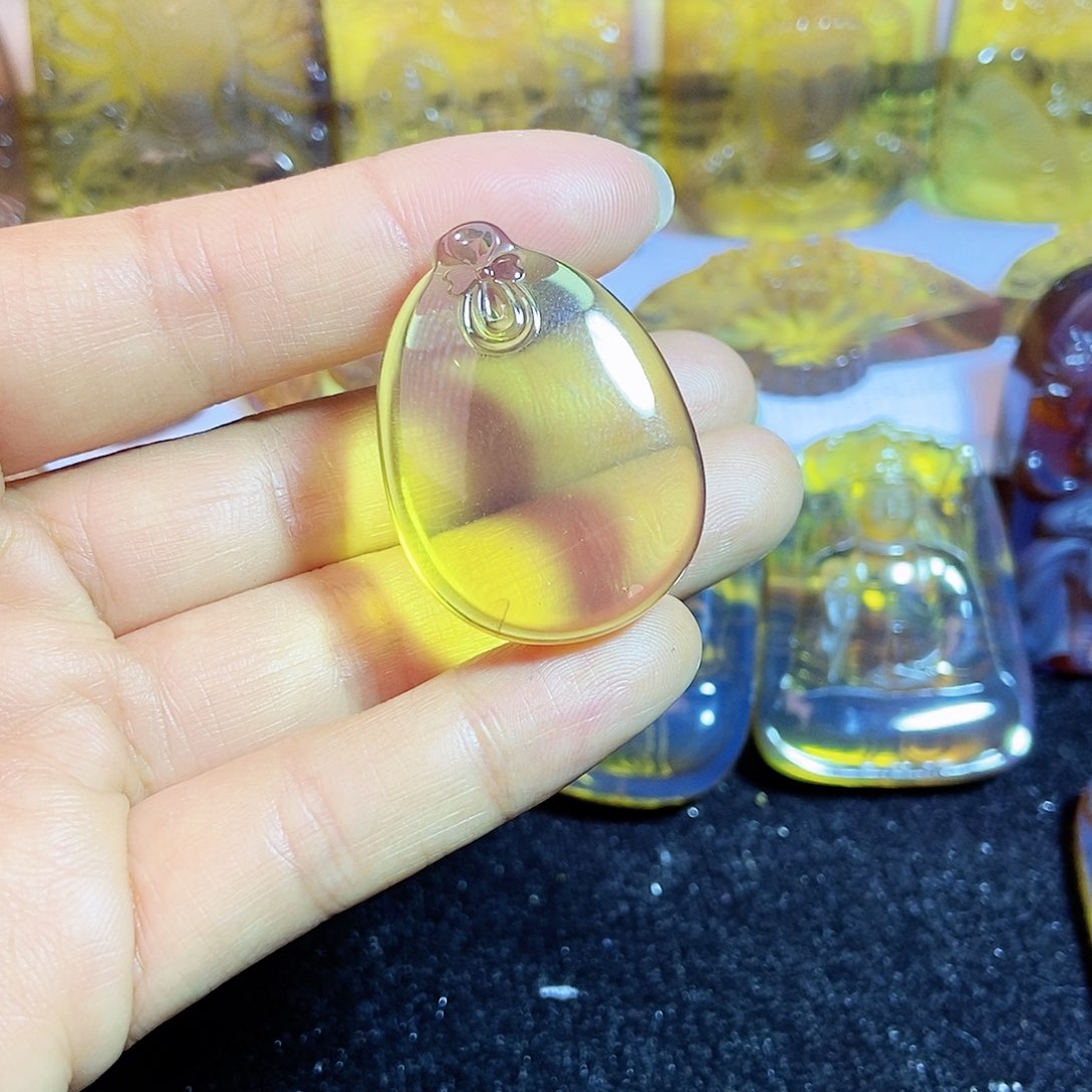 琥珀颈饰未镶嵌旗袍