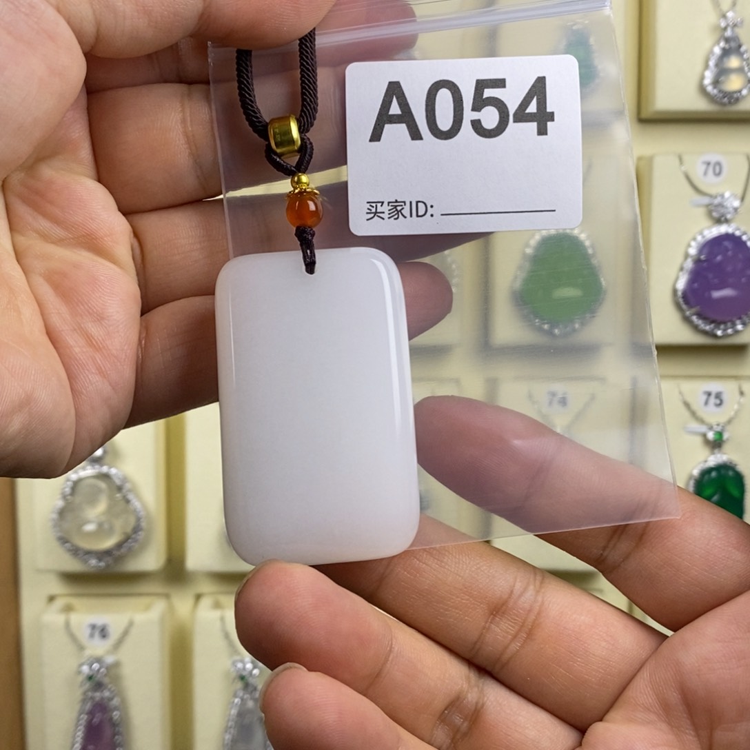 石英质玉未镶嵌颈饰阿****。