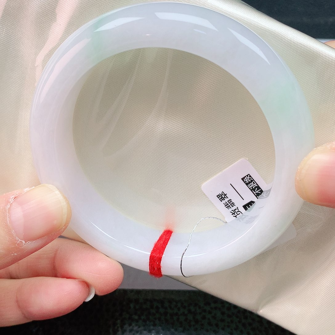 翡翠手镯未镶嵌54圈