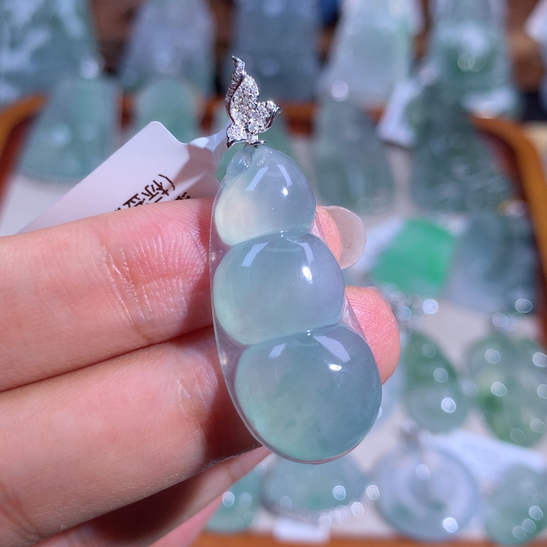 翡翠颈饰18K金镶嵌福豆