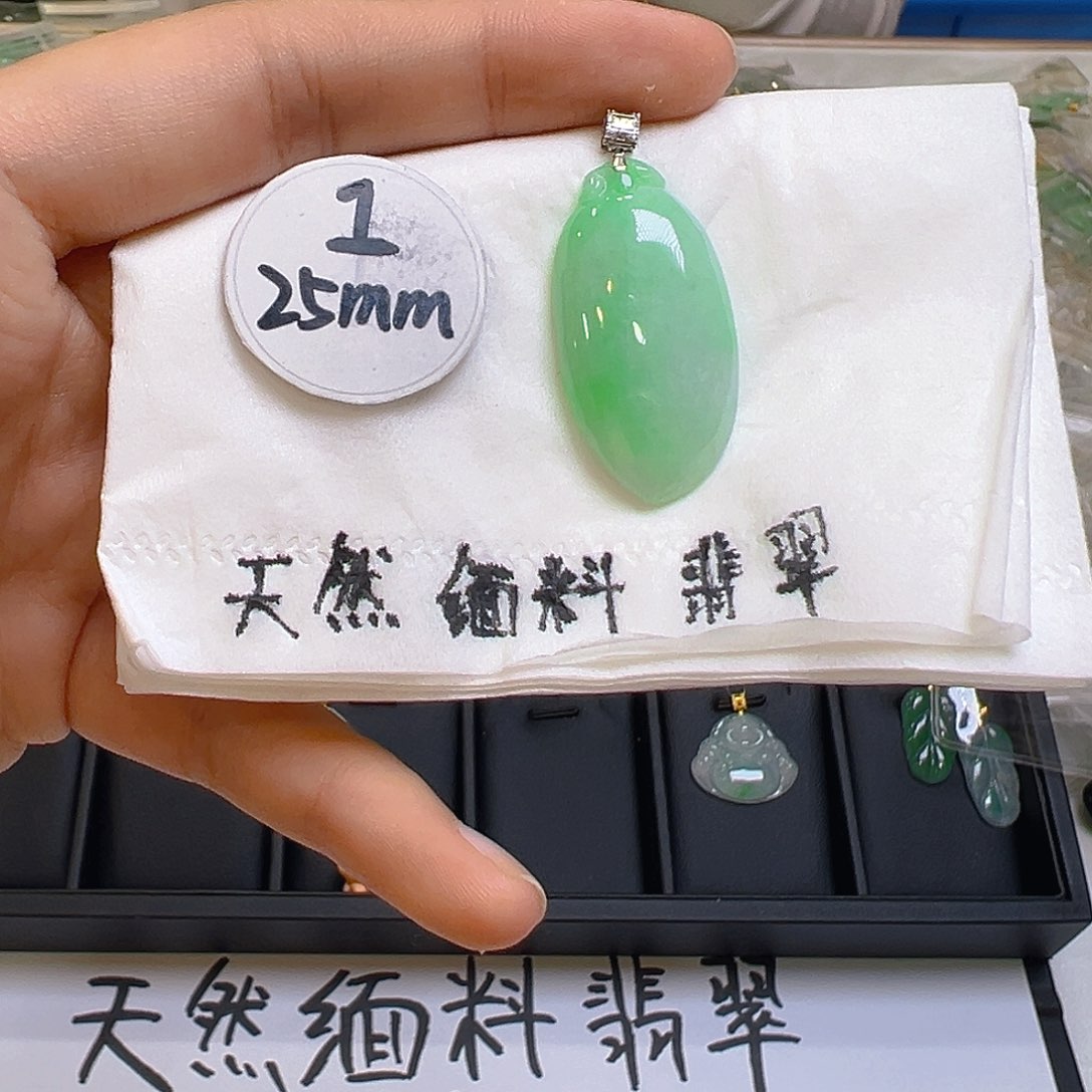 翡翠颈饰18K金镶嵌翡翠