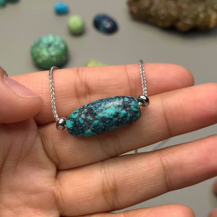 绿松石未镶嵌颈饰