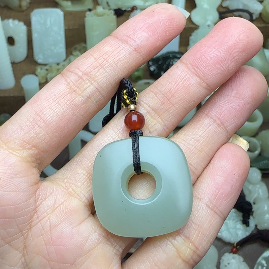 和田玉挂件未镶嵌方扣