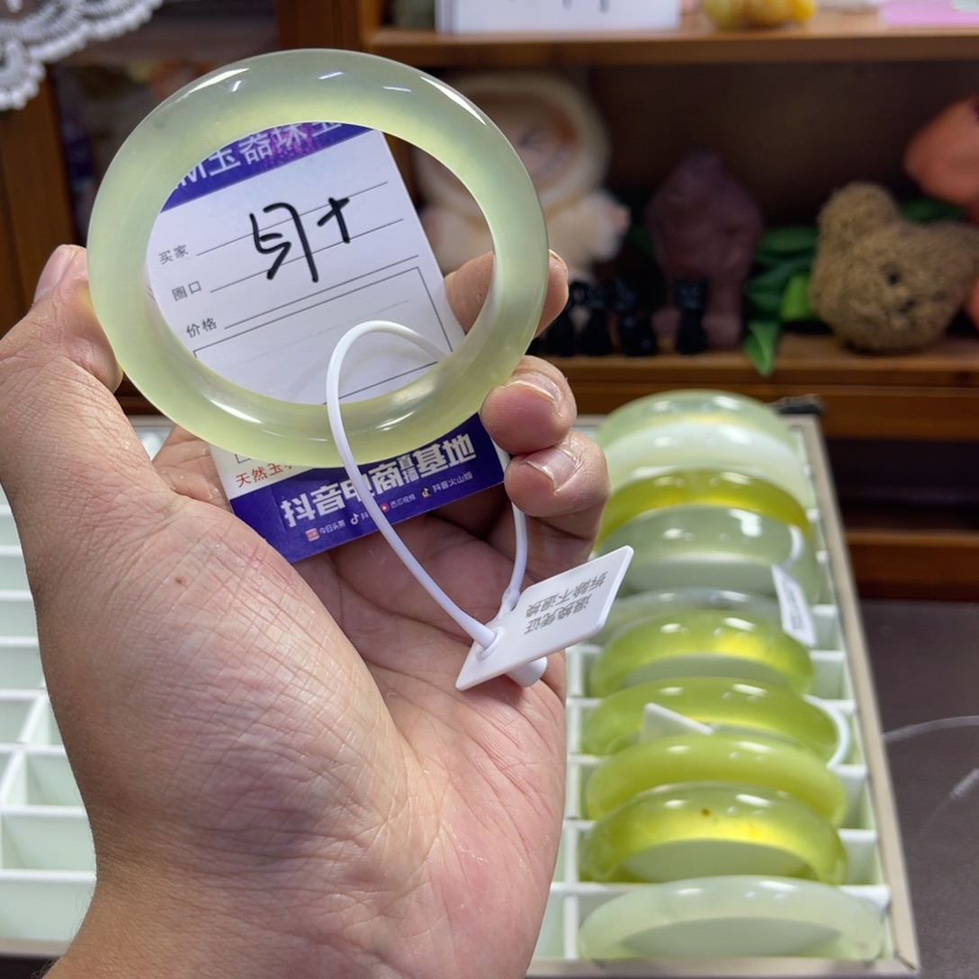 蛇纹石玉未镶嵌手镯521