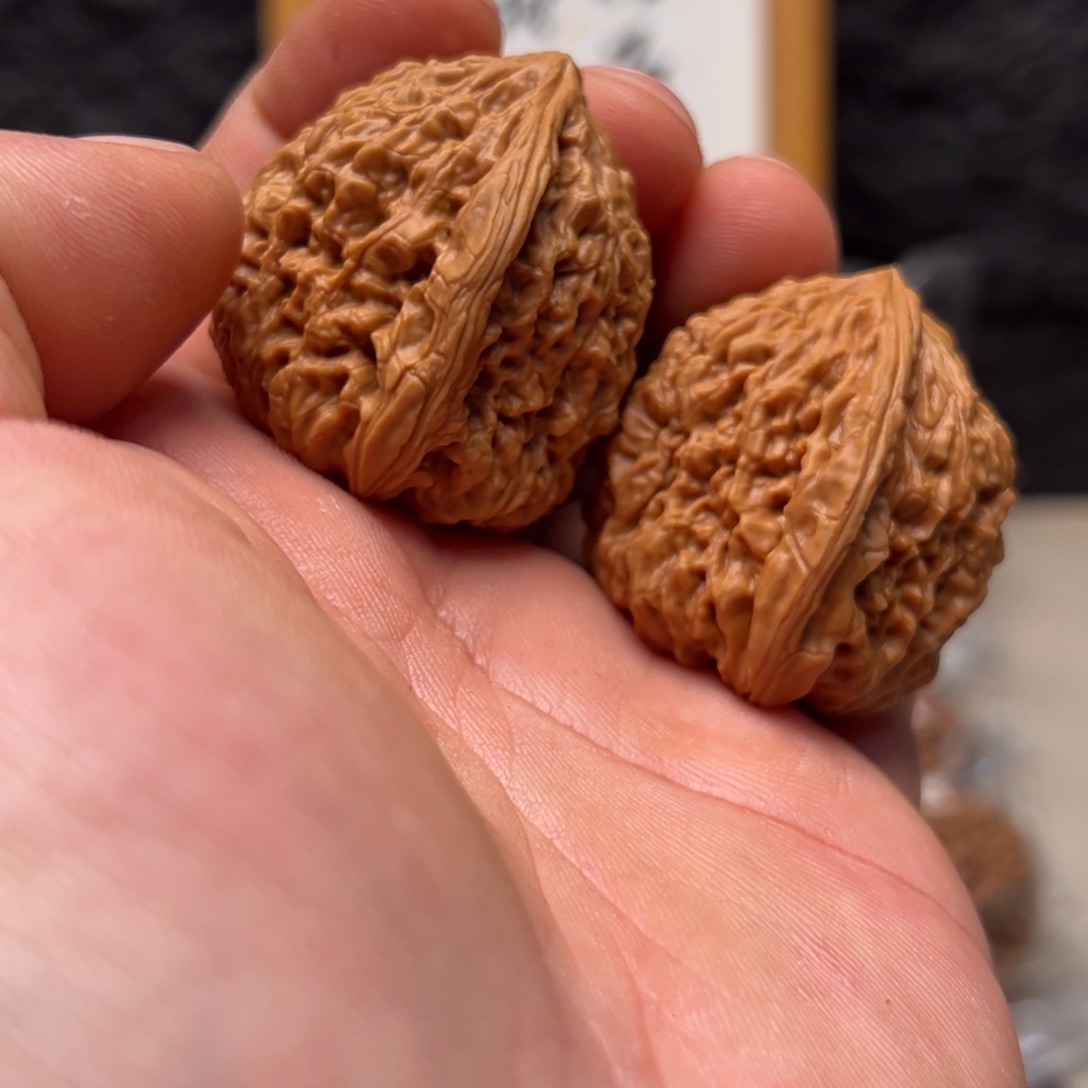 我***在文玩核桃把件南疆39微色差