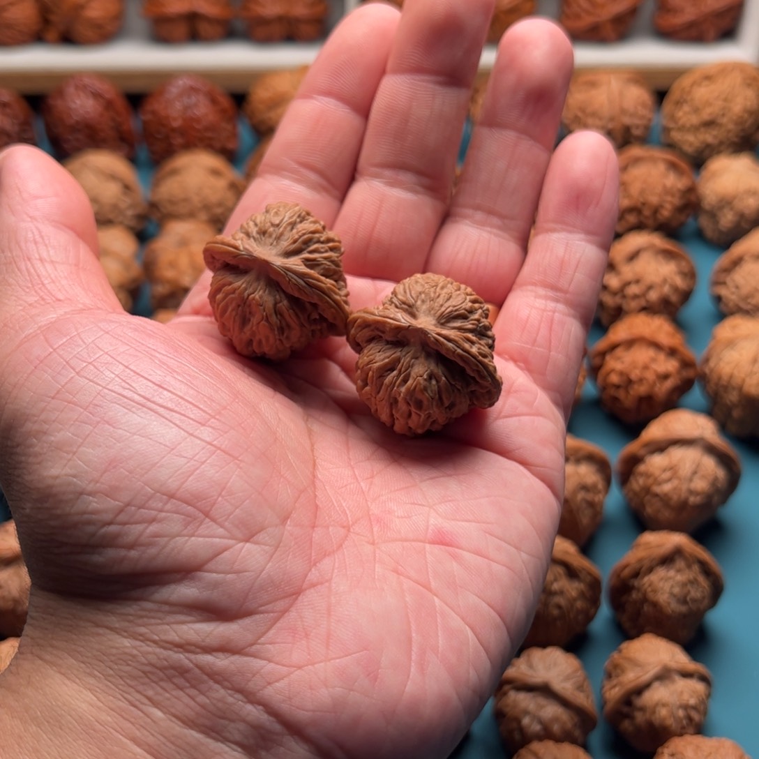 方***_文玩核桃吊坠楼子