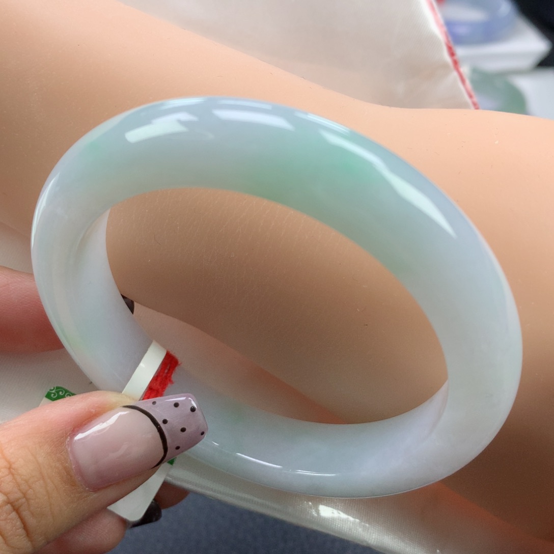 翡翠手镯未镶嵌56.8正