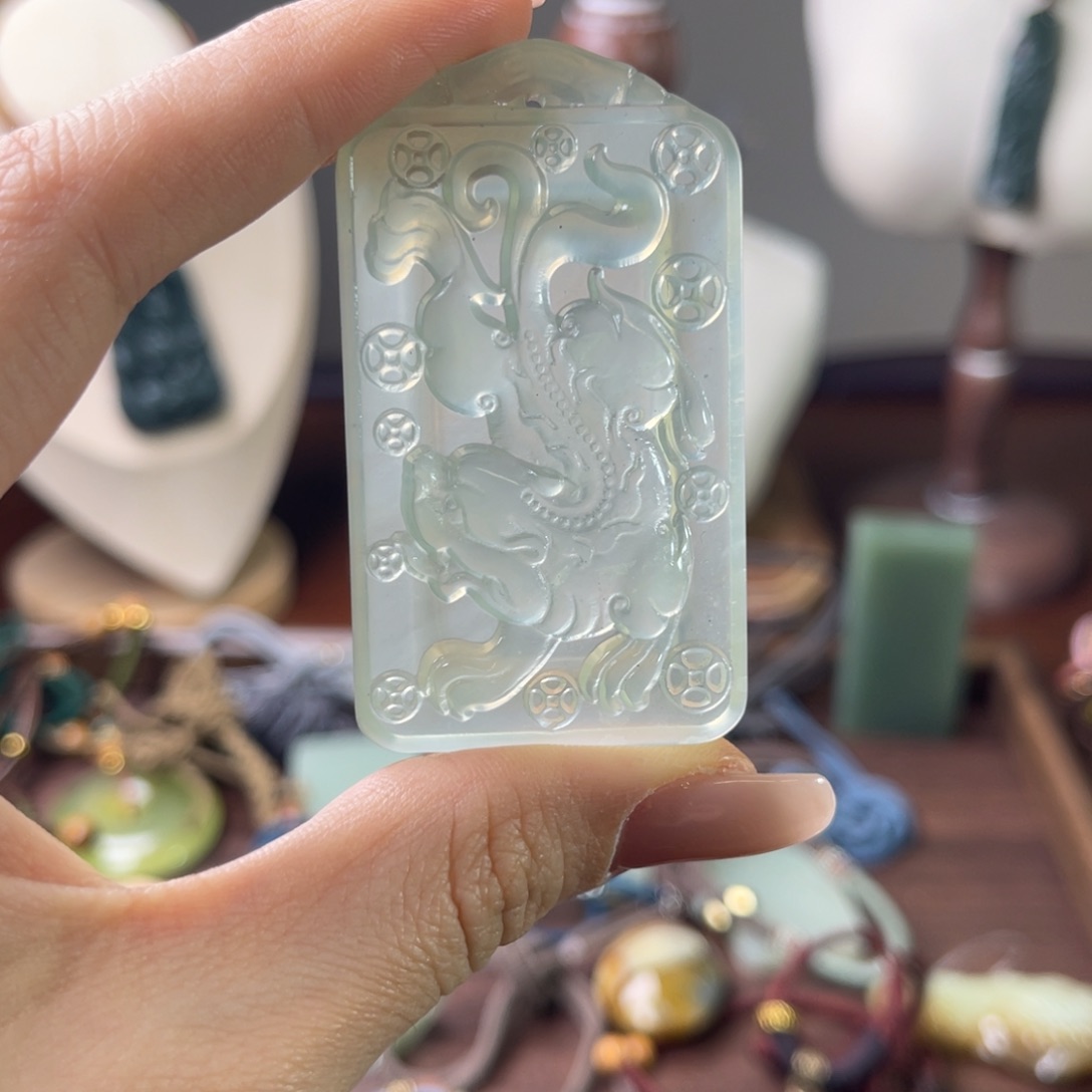 蛇纹石玉未镶嵌颈饰