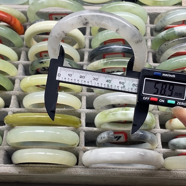 蛇纹石玉未镶嵌手镯328