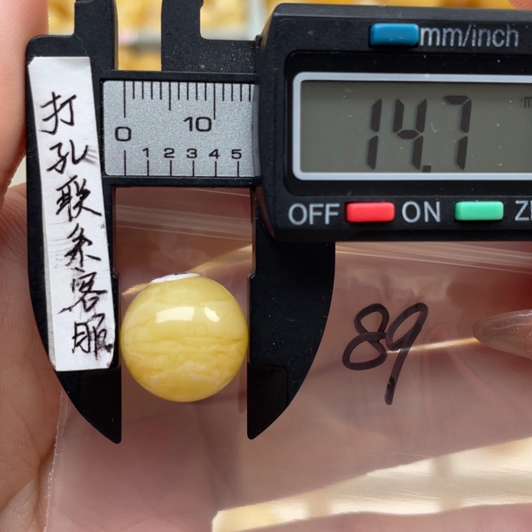 蜜蜡裸石未镶嵌奇**?蜜蜡