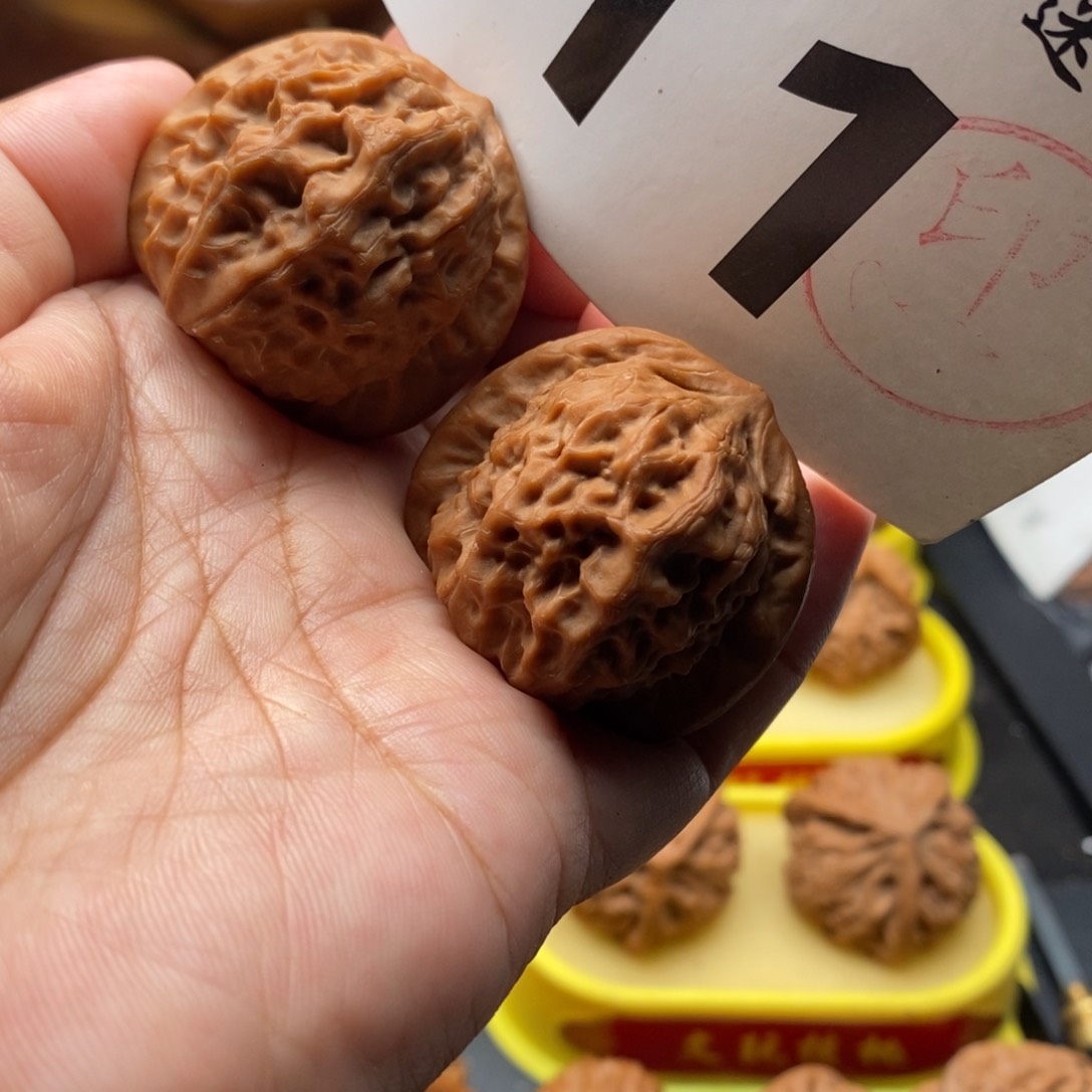 文玩核桃把件37全品瓷娃娃