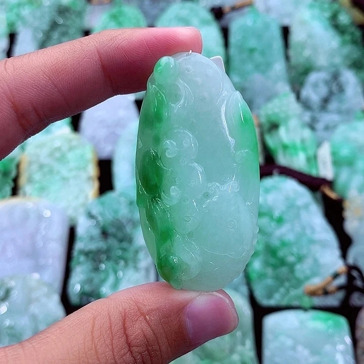 天然A货翡翠荷叶鱼