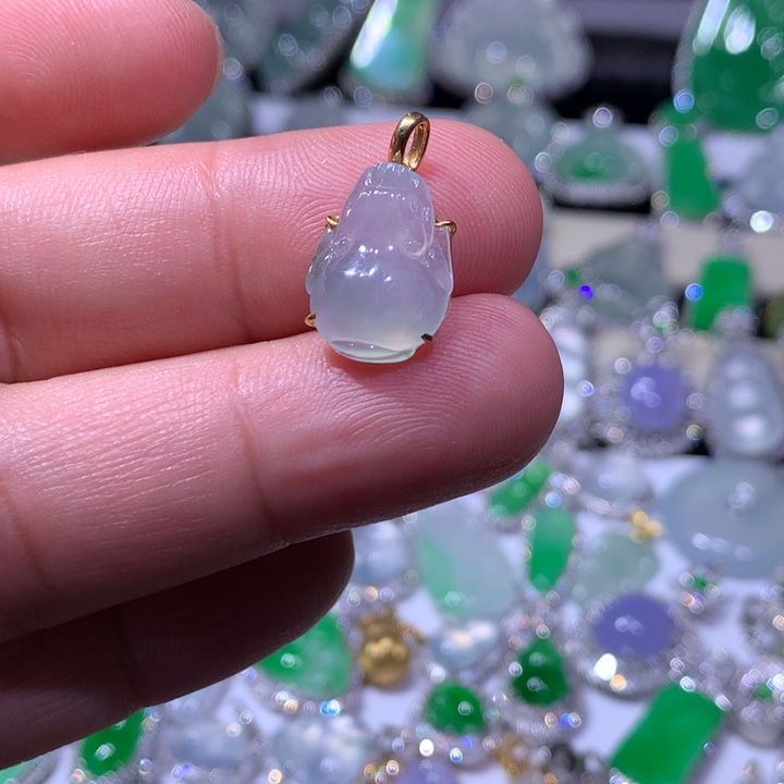 颈饰18K金镶嵌翡翠