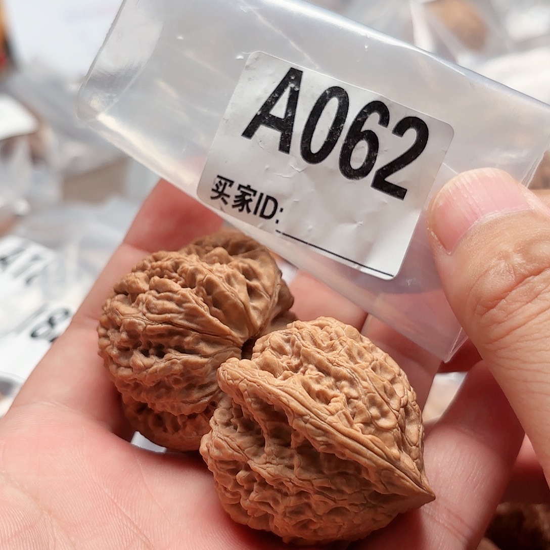文玩核桃把件42虎头王A062