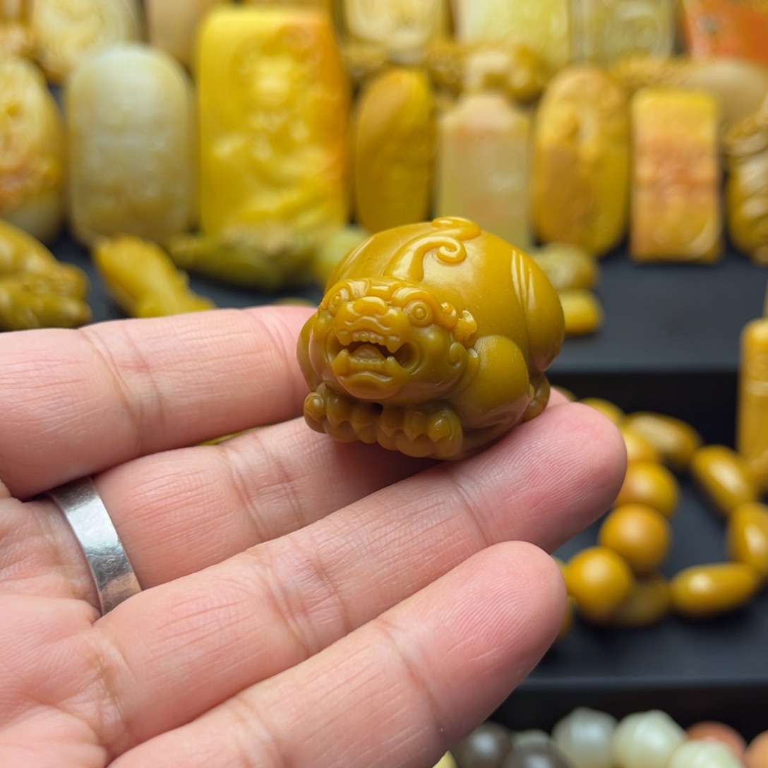 颈饰未镶嵌石英质玉