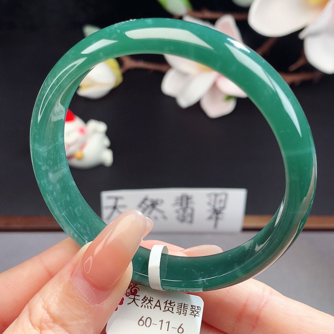 翡翠手镯（圆镯）未镶嵌