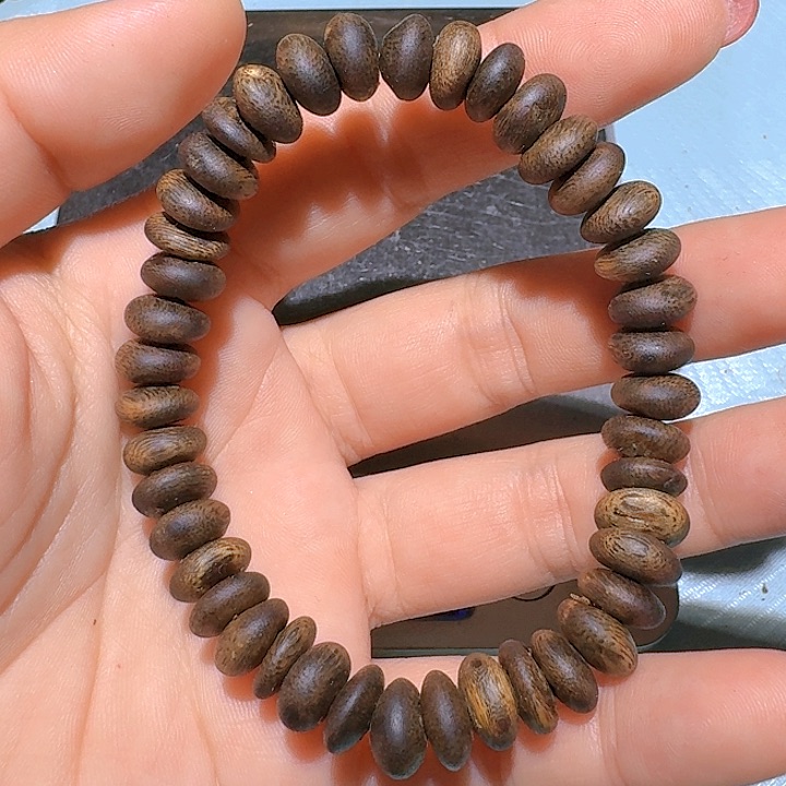 沉香手串张勺子母树沉水虫漏单圈10克