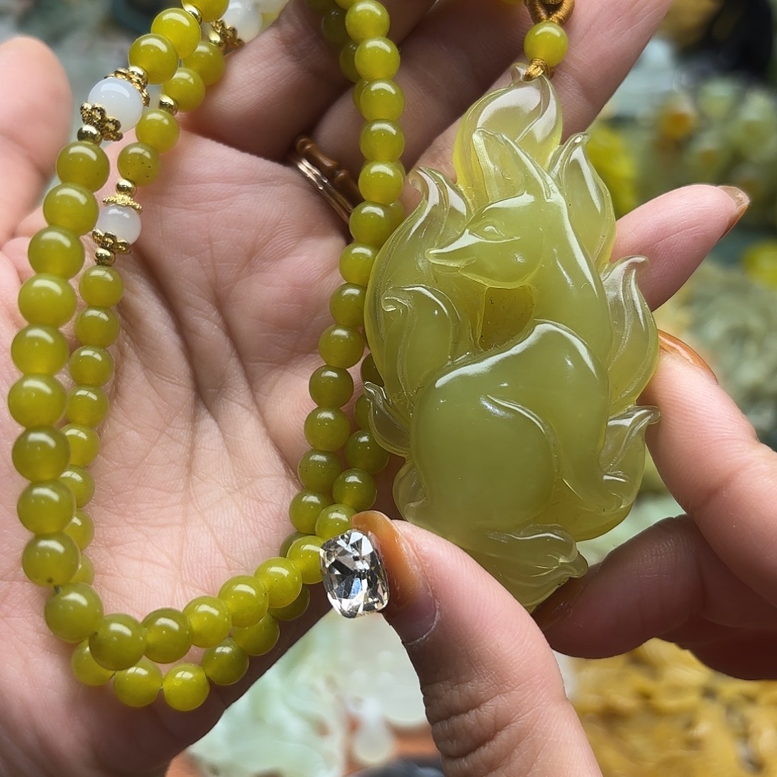 蛇纹石玉未镶嵌吊坠