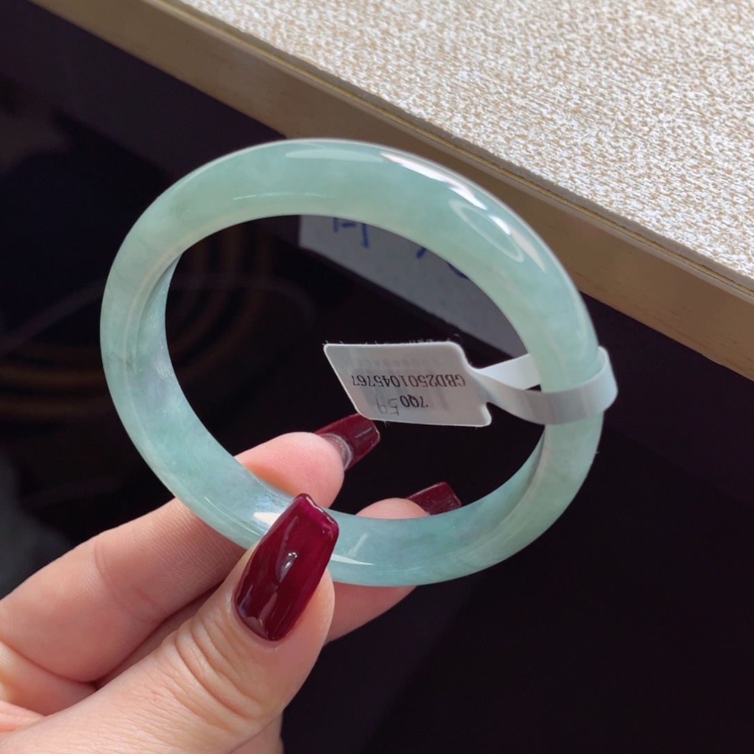 翡翠手镯未镶嵌手镯