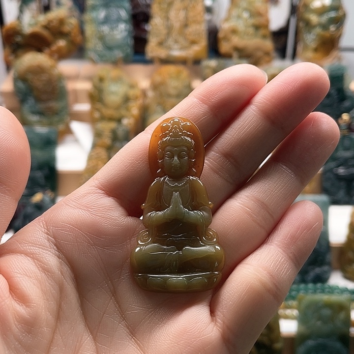 翡翠颈饰未镶嵌天然翡翠A货观音