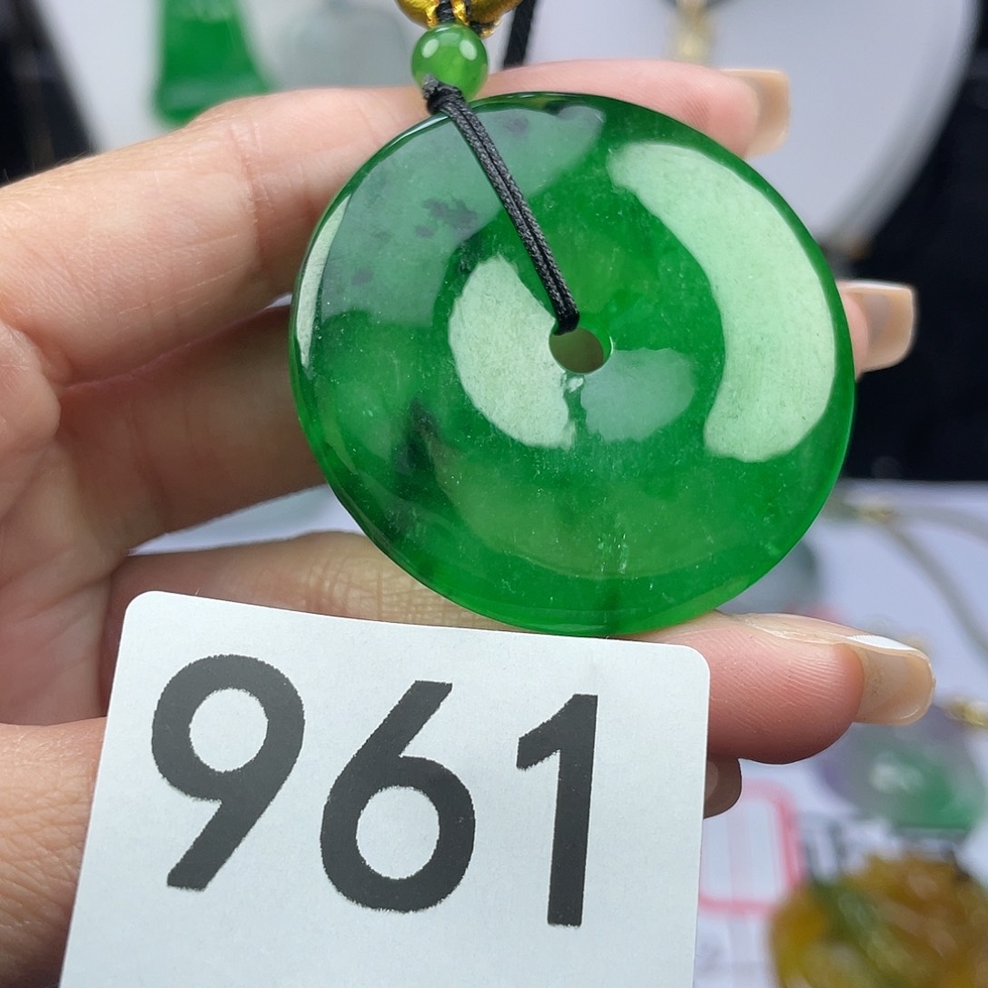 翡翠未镶嵌吊坠(赠链)