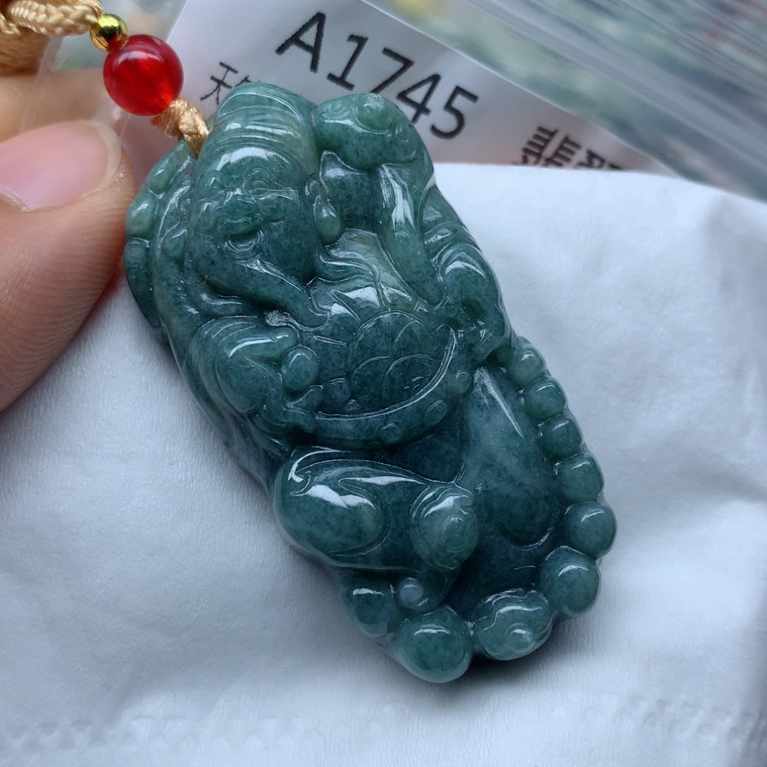 翡翠颈饰未镶嵌手串