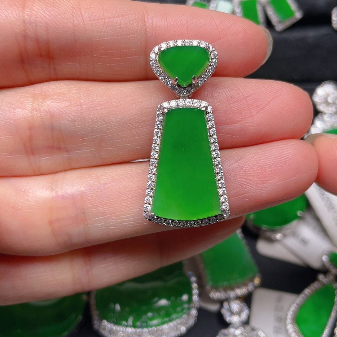 吊坠(不含链)银S925镶嵌翡翠?****吊坠