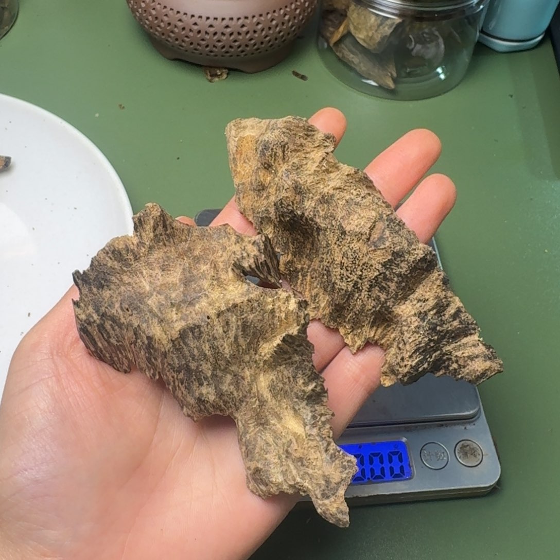 沉香手把件@*智香港天然野沉香老房梁老香块料19.4克