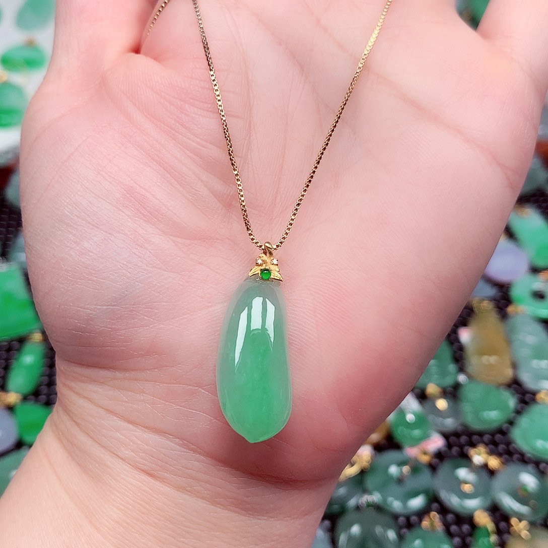 翡翠18K金镶嵌颈饰天然翡翠A货