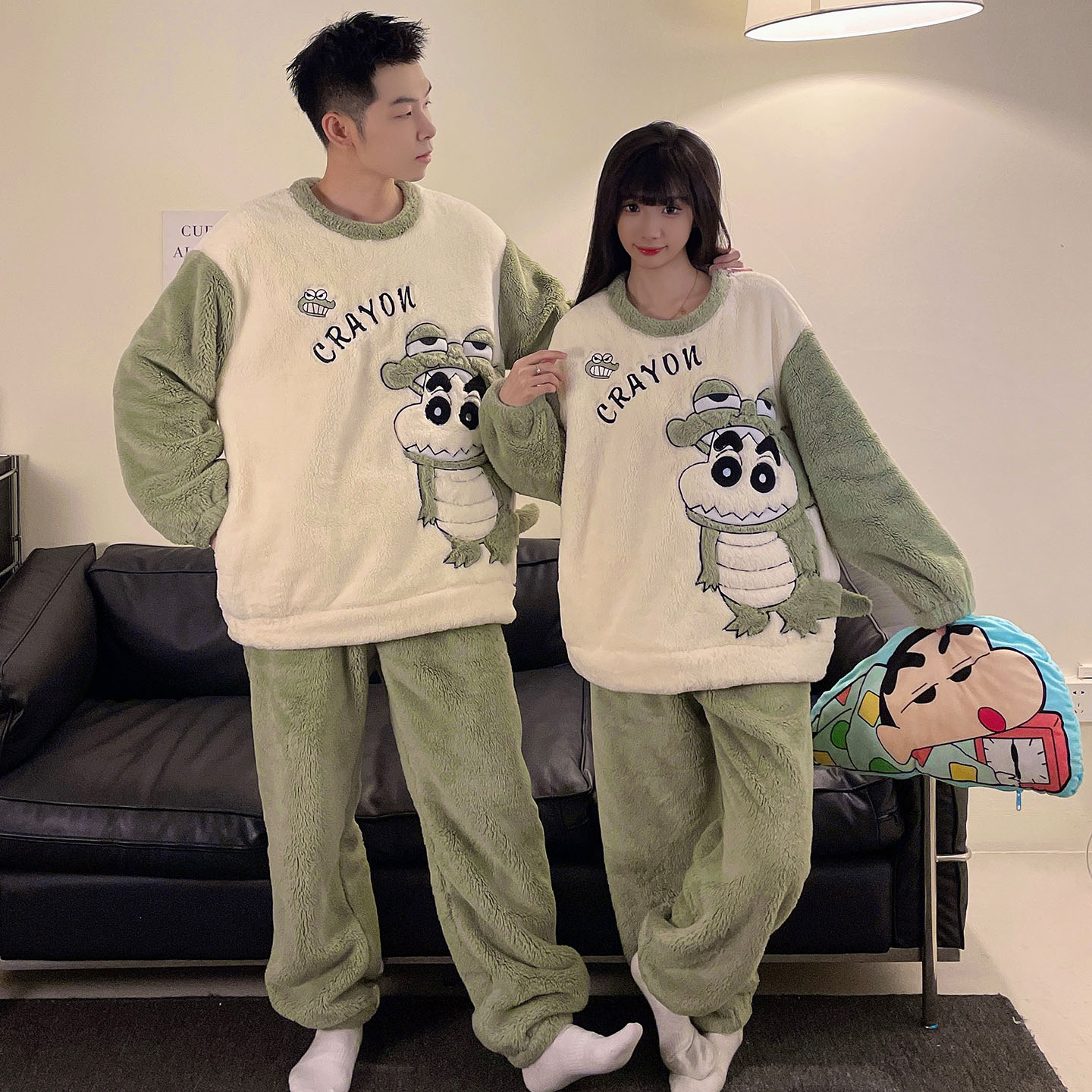 蜡笔小新秋冬季珊瑚绒情侣睡衣套装加绒加厚保暖卡通大码家居服