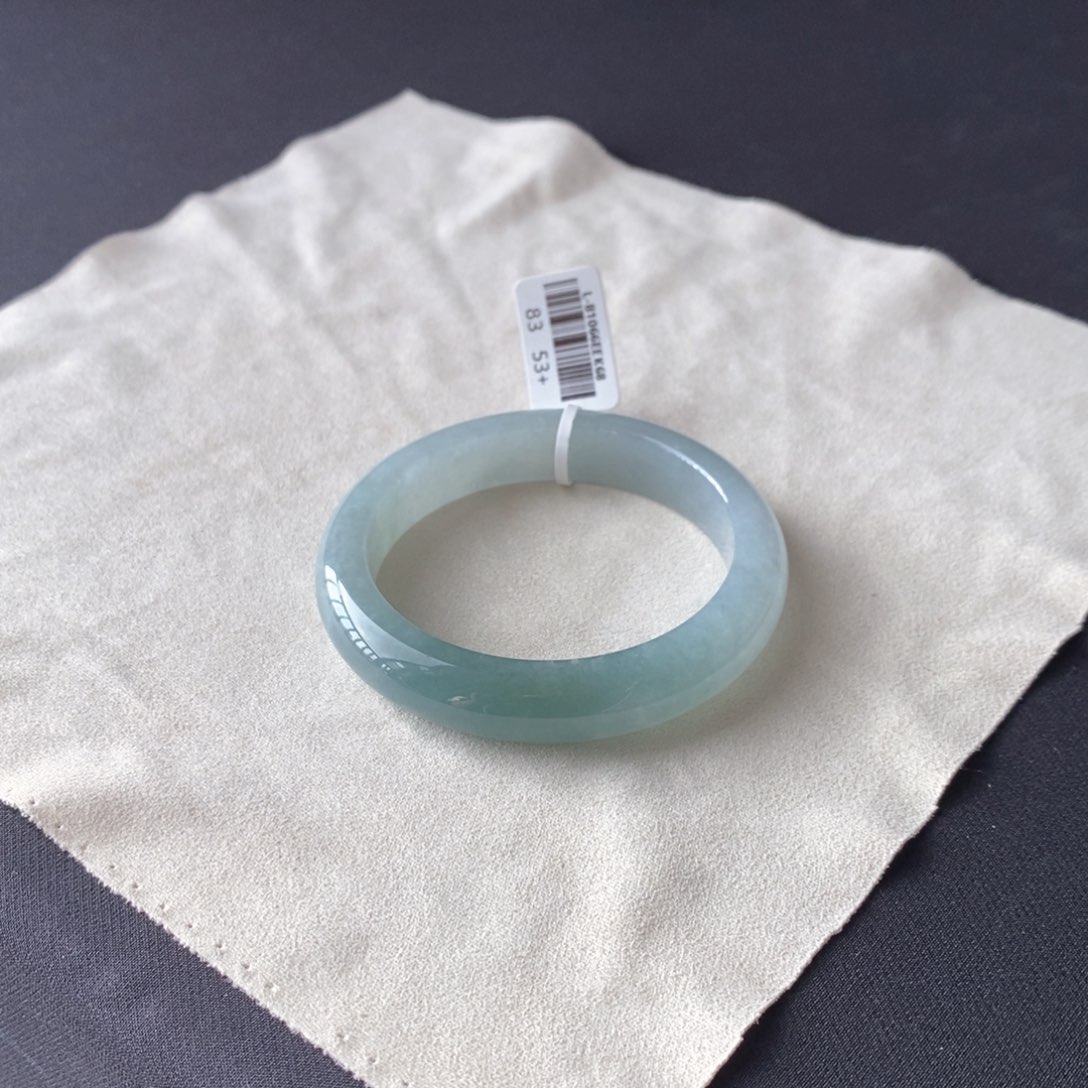 翡翠手镯未镶嵌翡翠