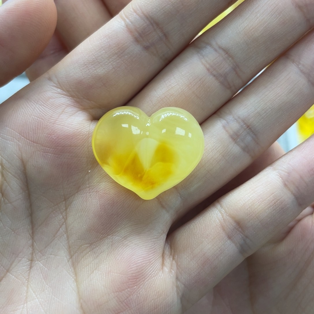 未镶嵌琥珀裸石天然琥珀蜜蜡屁桃3.7克