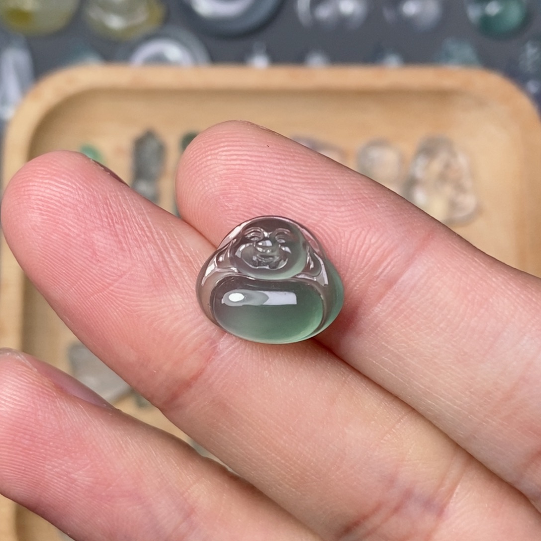 翡翠未镶嵌颈饰佛公