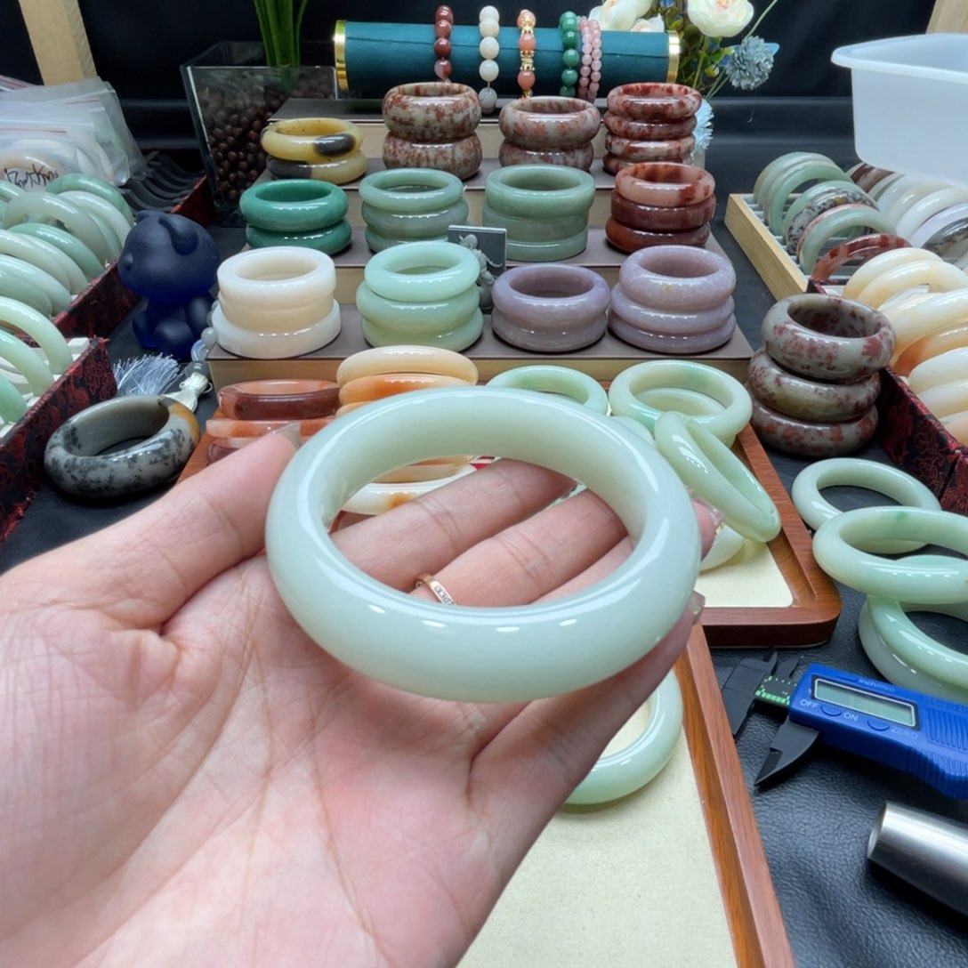 石英质玉手镯未镶嵌焱*