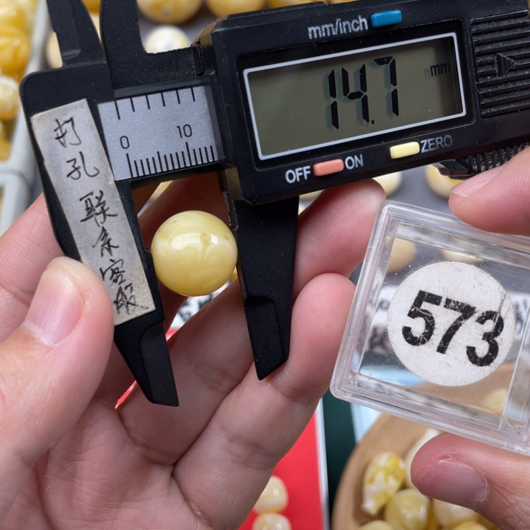 蜜蜡珠宝奇石未镶嵌