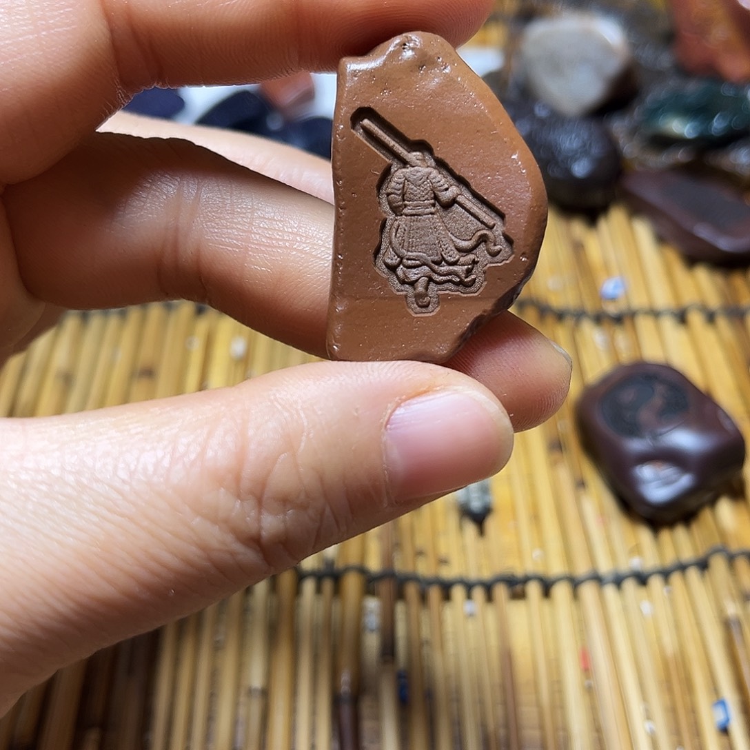 新疆戈壁石原石雕刻