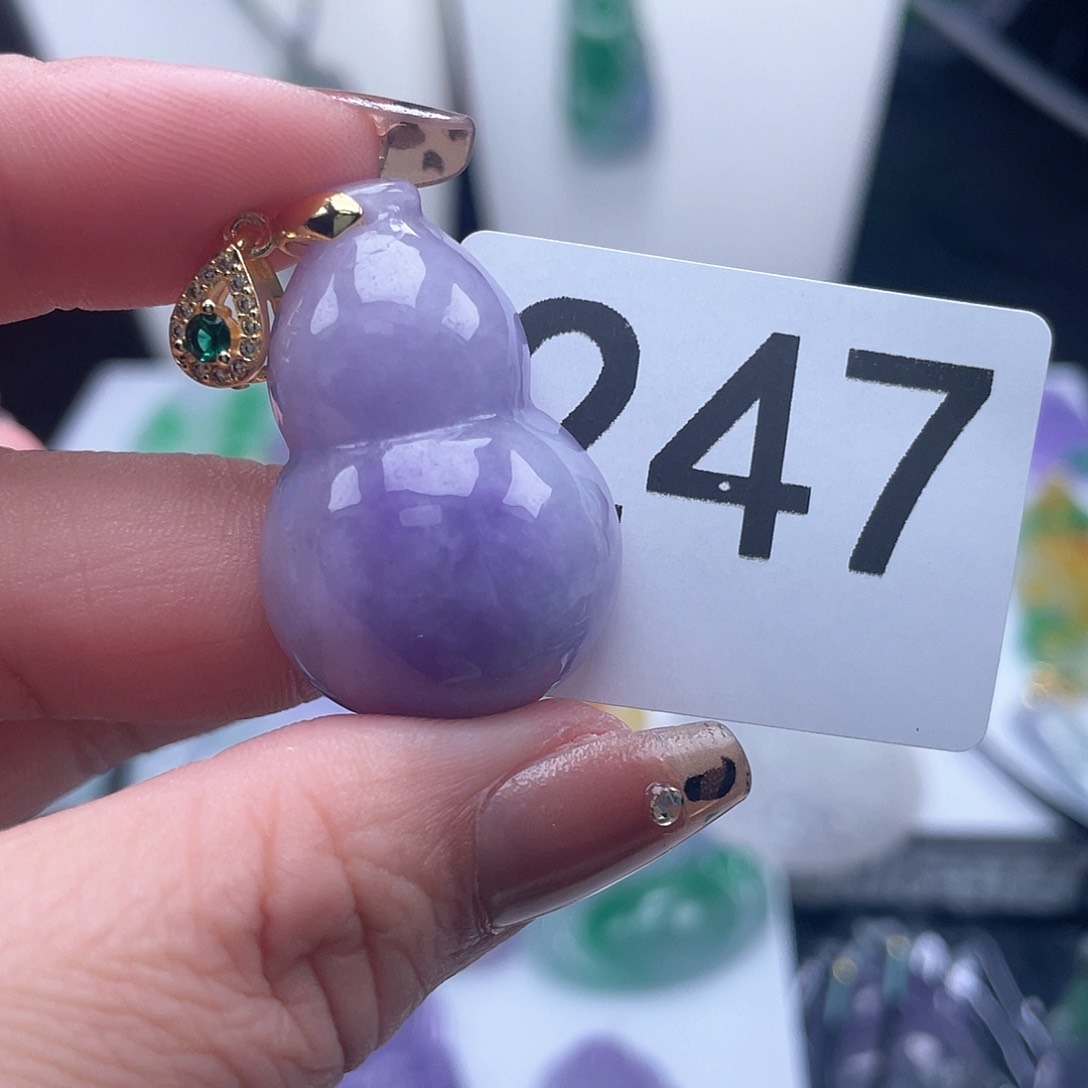 翡翠吊坠(赠链)未镶嵌