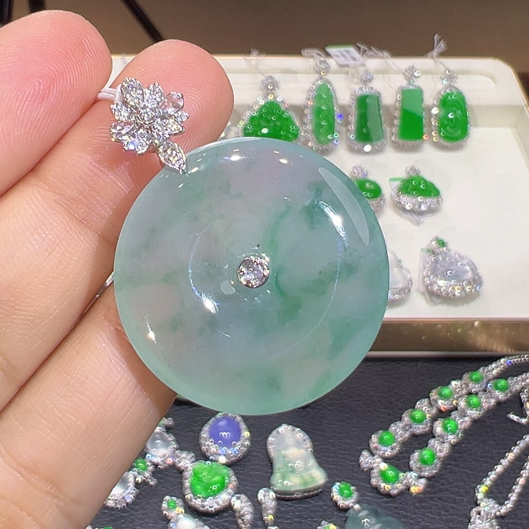 和***6翡翠18K金镶嵌颈饰