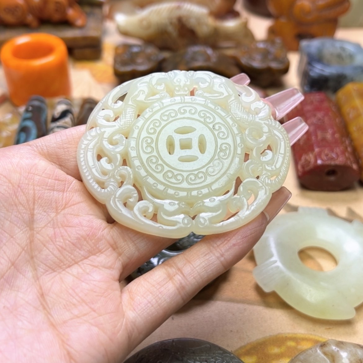 【闪购商品】蛇纹石玉颈饰未镶嵌