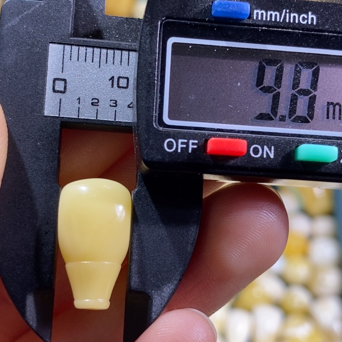 蜜蜡裸石未镶嵌配饰