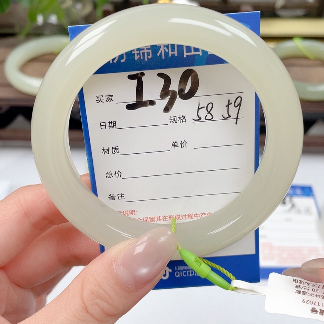 未镶嵌手镯和田玉