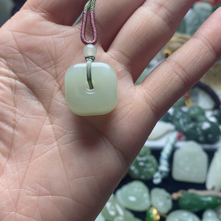 和田玉吊坠未镶嵌