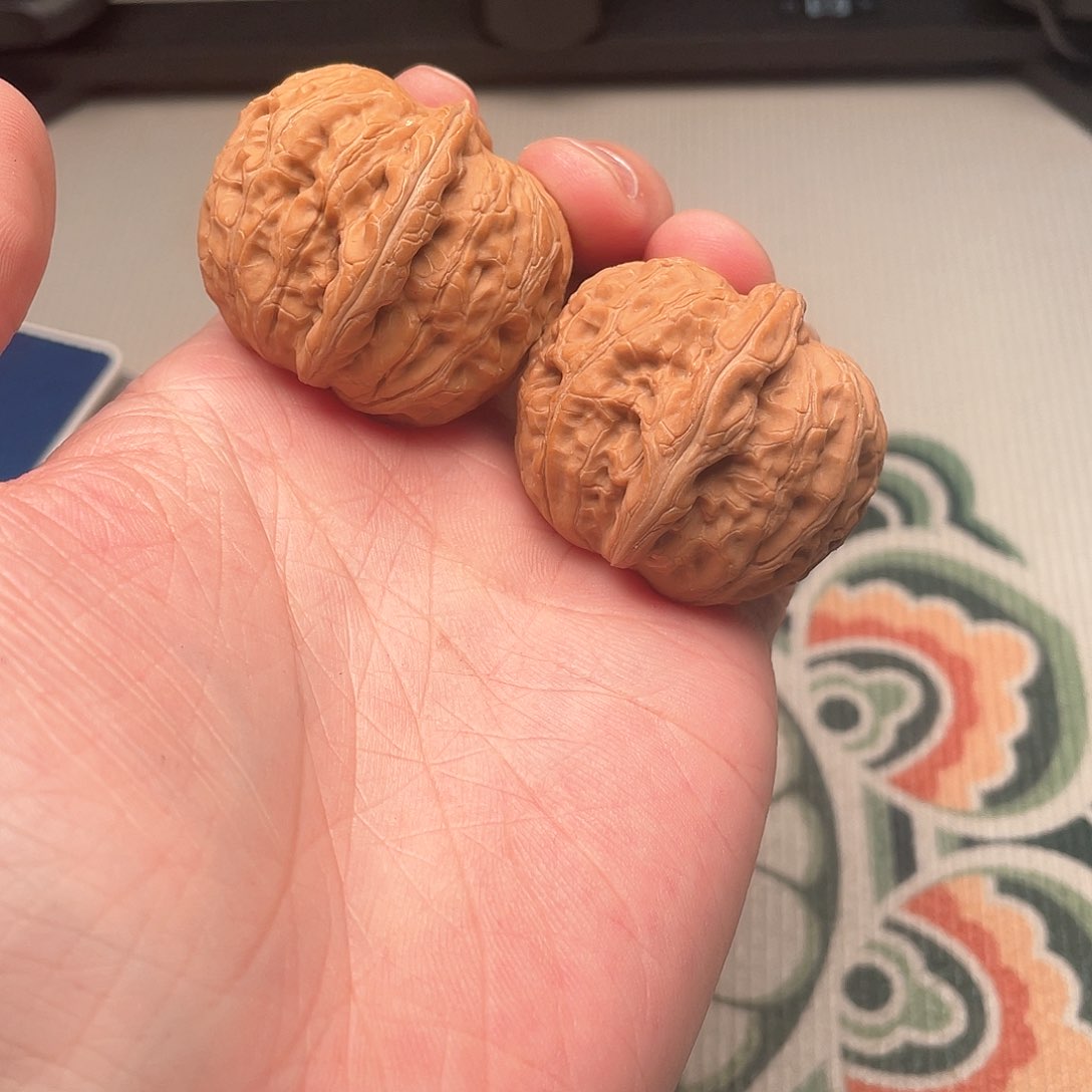 文玩核桃吊坠元宝