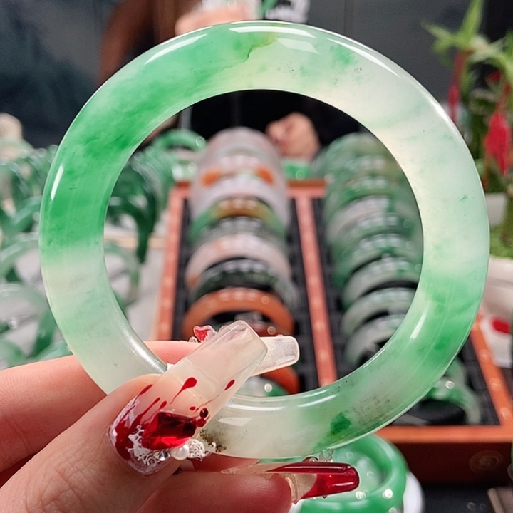 石英质玉手镯未镶嵌妮*天然A货非洲翠手镯