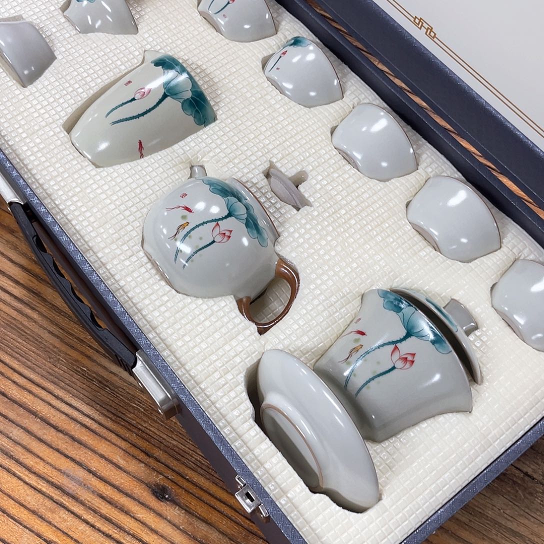 孤品茶具套装等。          