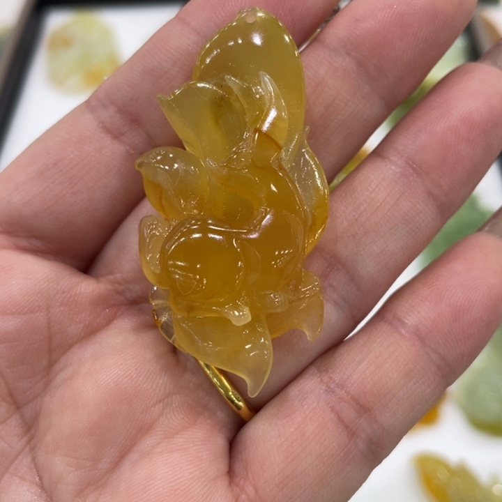 柅***蛇纹石玉未镶嵌颈饰