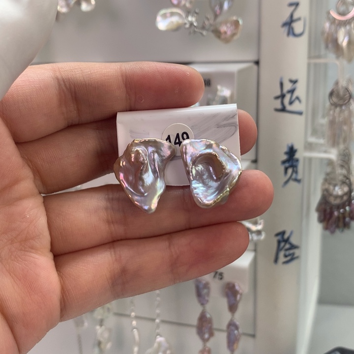 W***t无非金属巴洛克花瓣耳饰