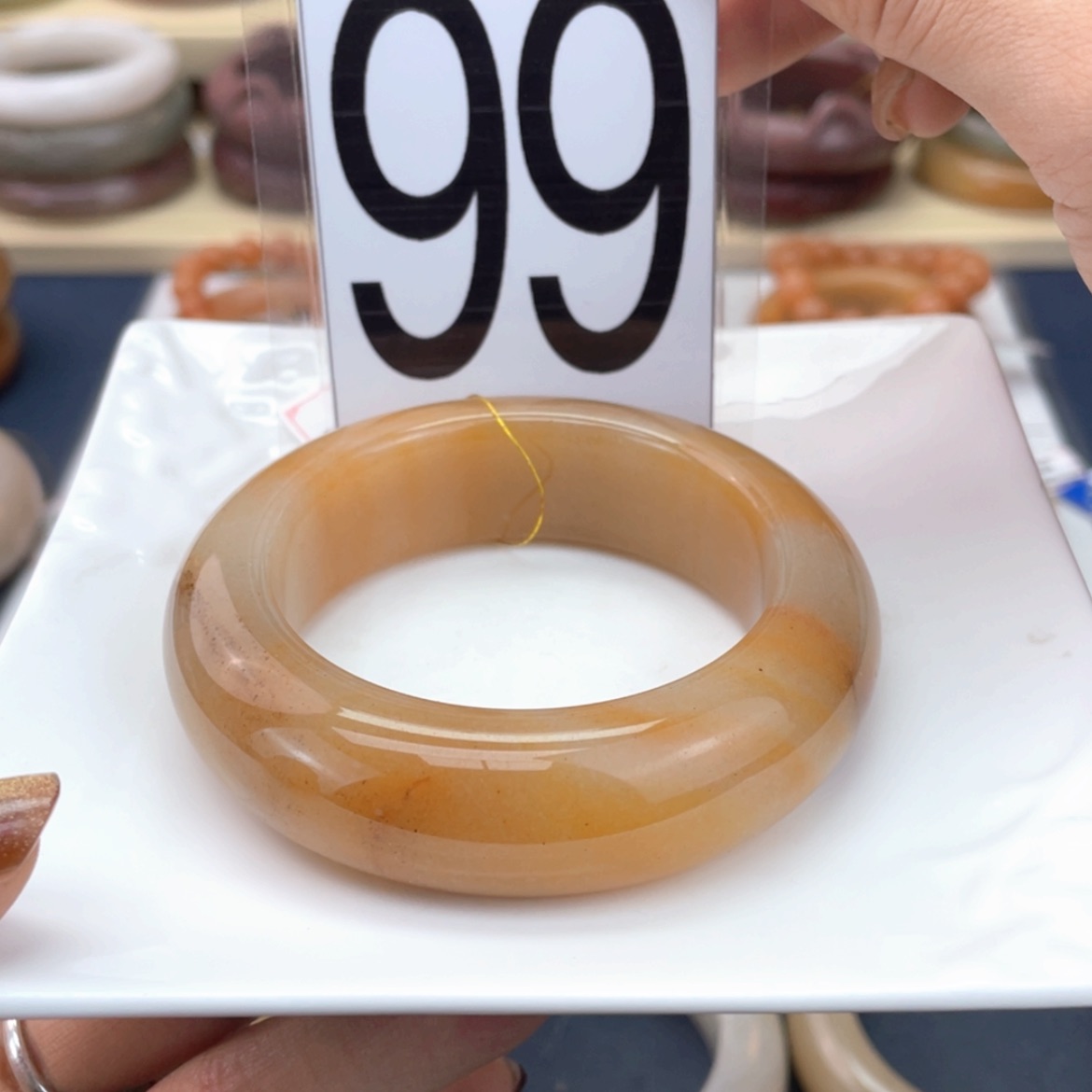 【闪购商品】石英质玉手镯未镶嵌